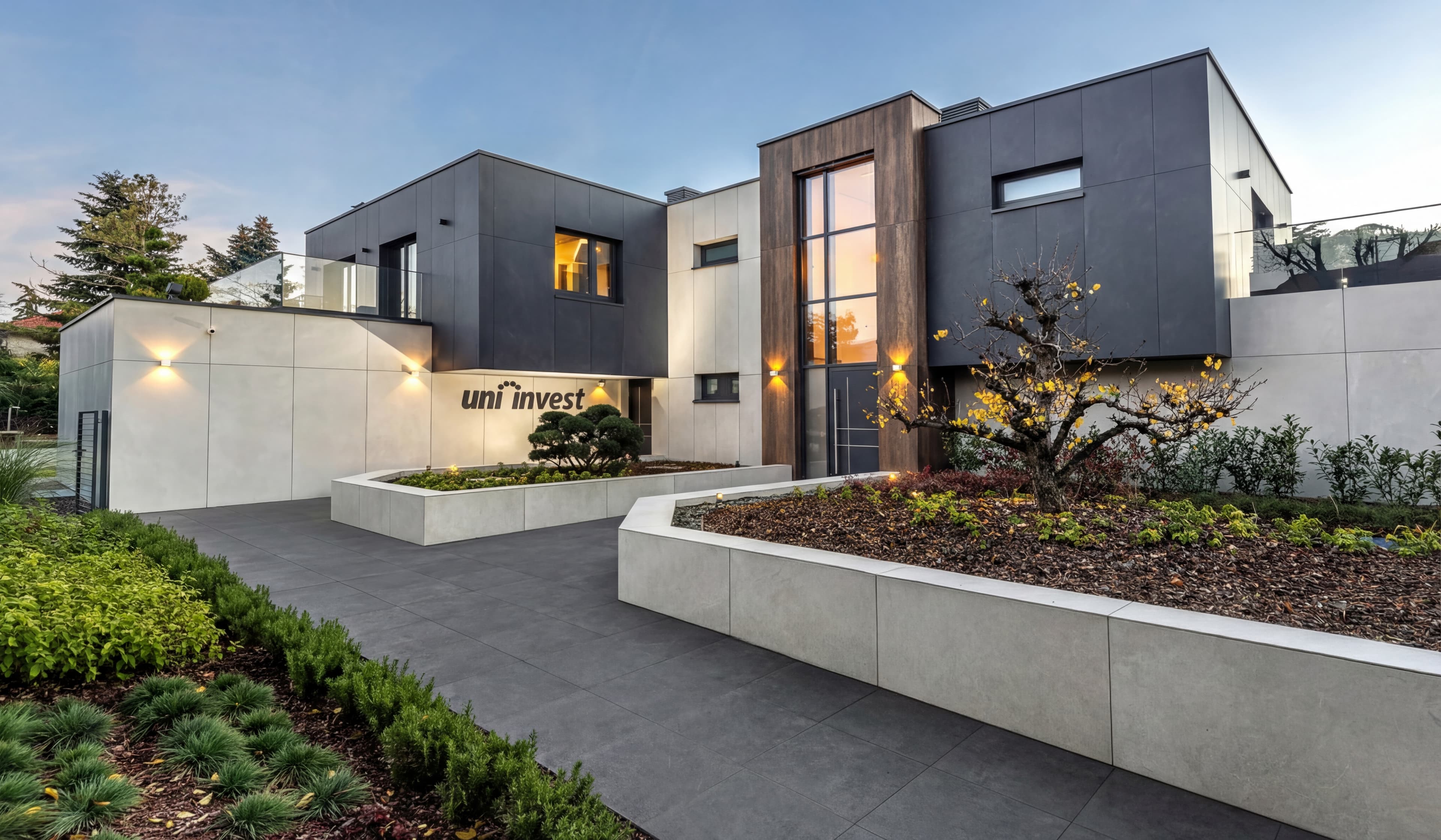 Körbevezetjük az Uni-Invest Kft. díjnyertes irodájában