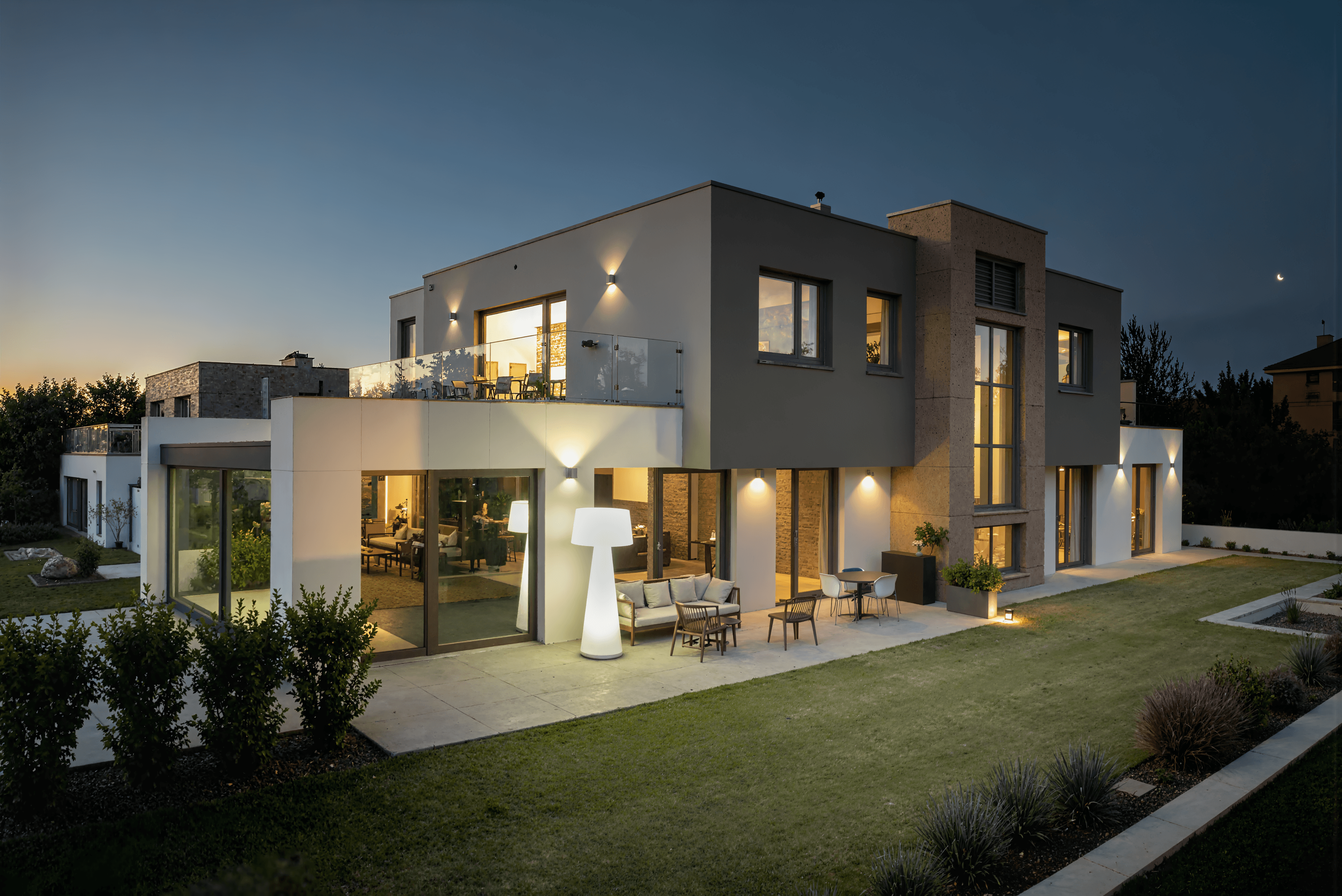 Modern villa homlokzat