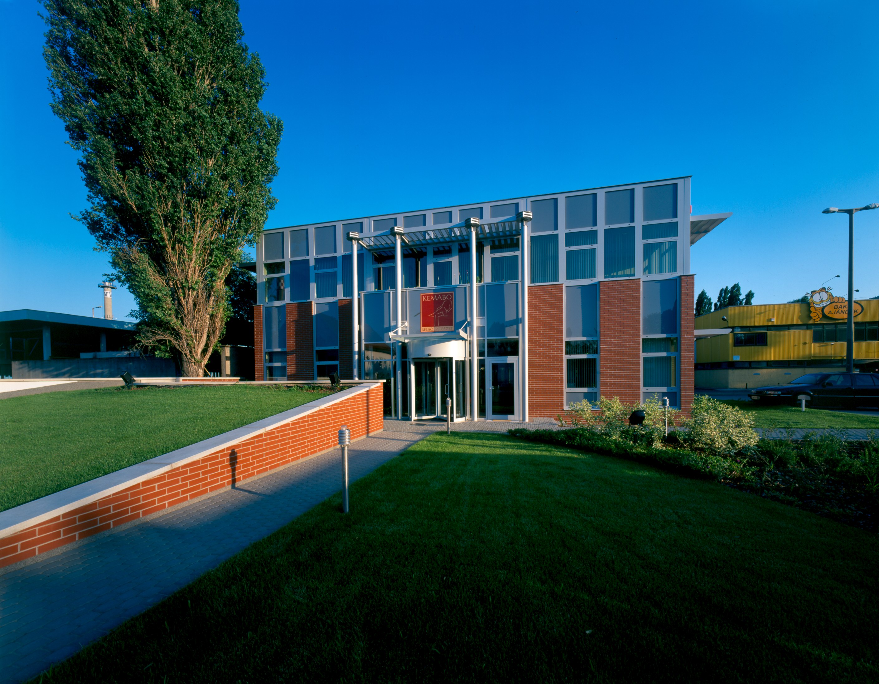 Kemabo Irodaház – 1